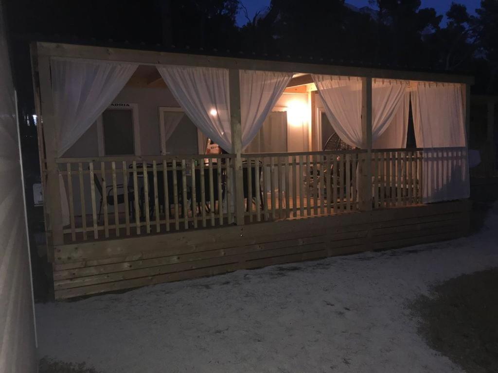 Oaza Mira Mobile Houses - Camp Basko Polje #Bestoffer 巴什卡沃达 外观 照片